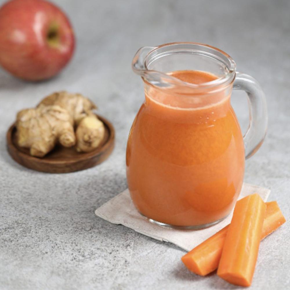 flue-fighting juice with apple, ginger, and carrots