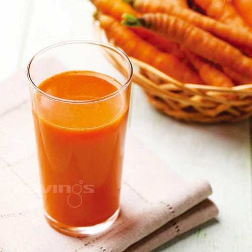 carrot juice in glass cup