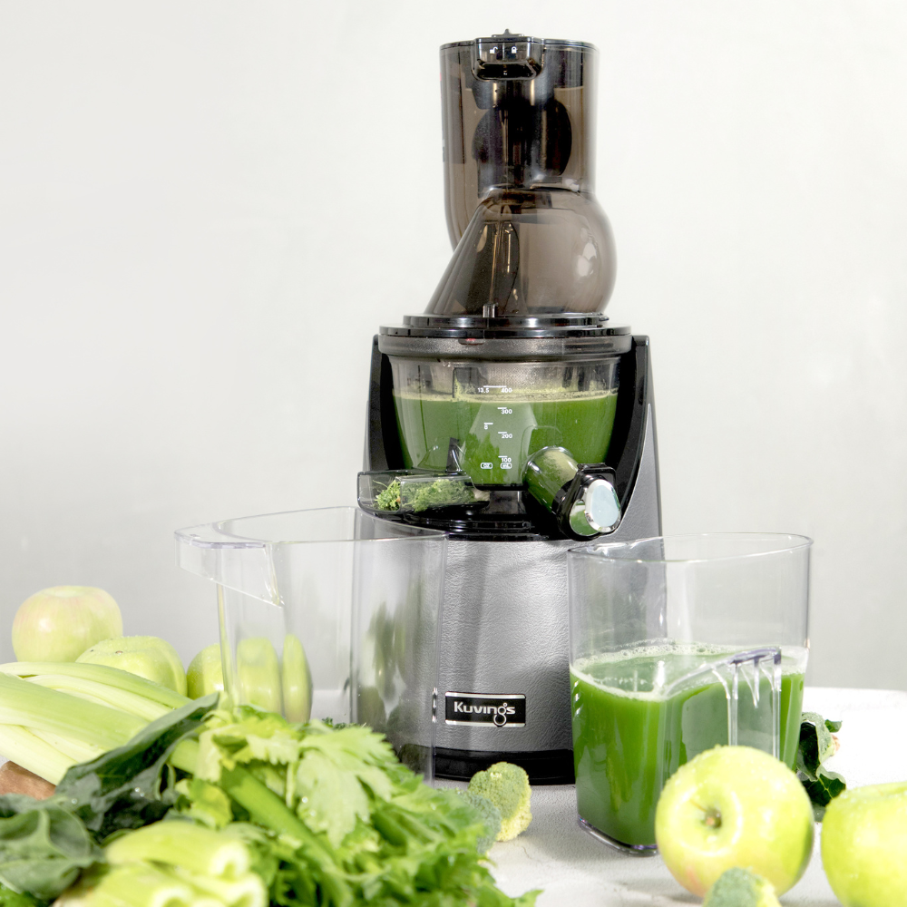 Kuvings EVO820 making a green juice