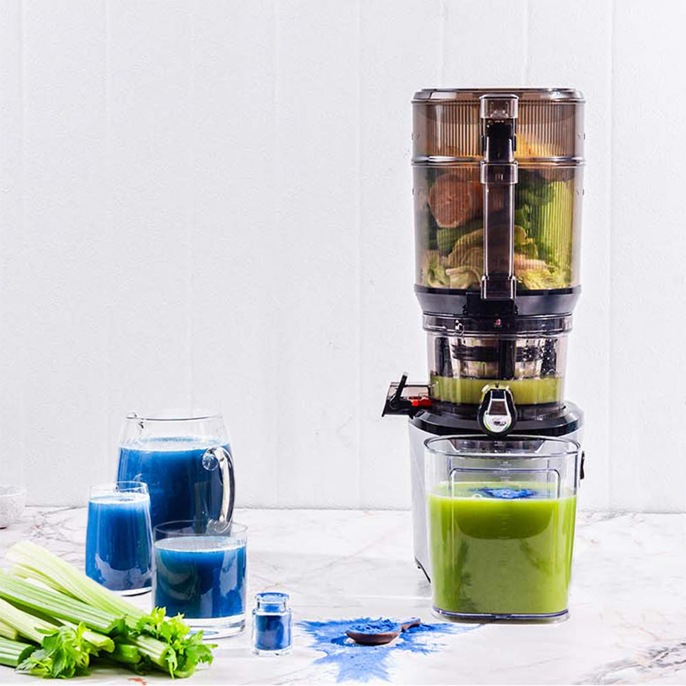 auto10 plus juicer with green and blue juices